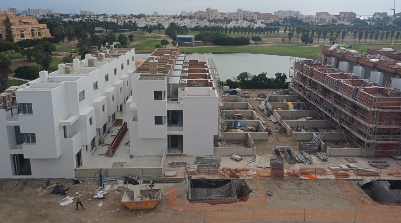 JARQUIL avanza en la construcción del Residencial Salinas Golf, situado en la localidad almeriense de Roquetas de Mar