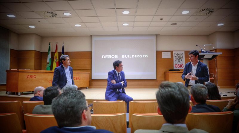 El ministro Óscar López visita en Granada la empresa Debos, especializada en tecnología de datos para edificios