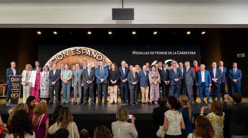 La AEC entregó su Medalla de Honor a dos profesionales de Andalucía