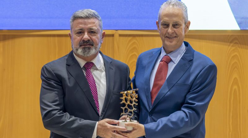 AIQBE reconoce la trayectoria investigadora de José Manuel Andújar en sus IX Jornadas Técnicas
